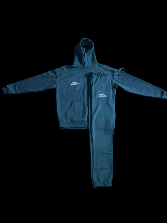 OVERSIZED WINTER COLLECTION SWEATSUIT.